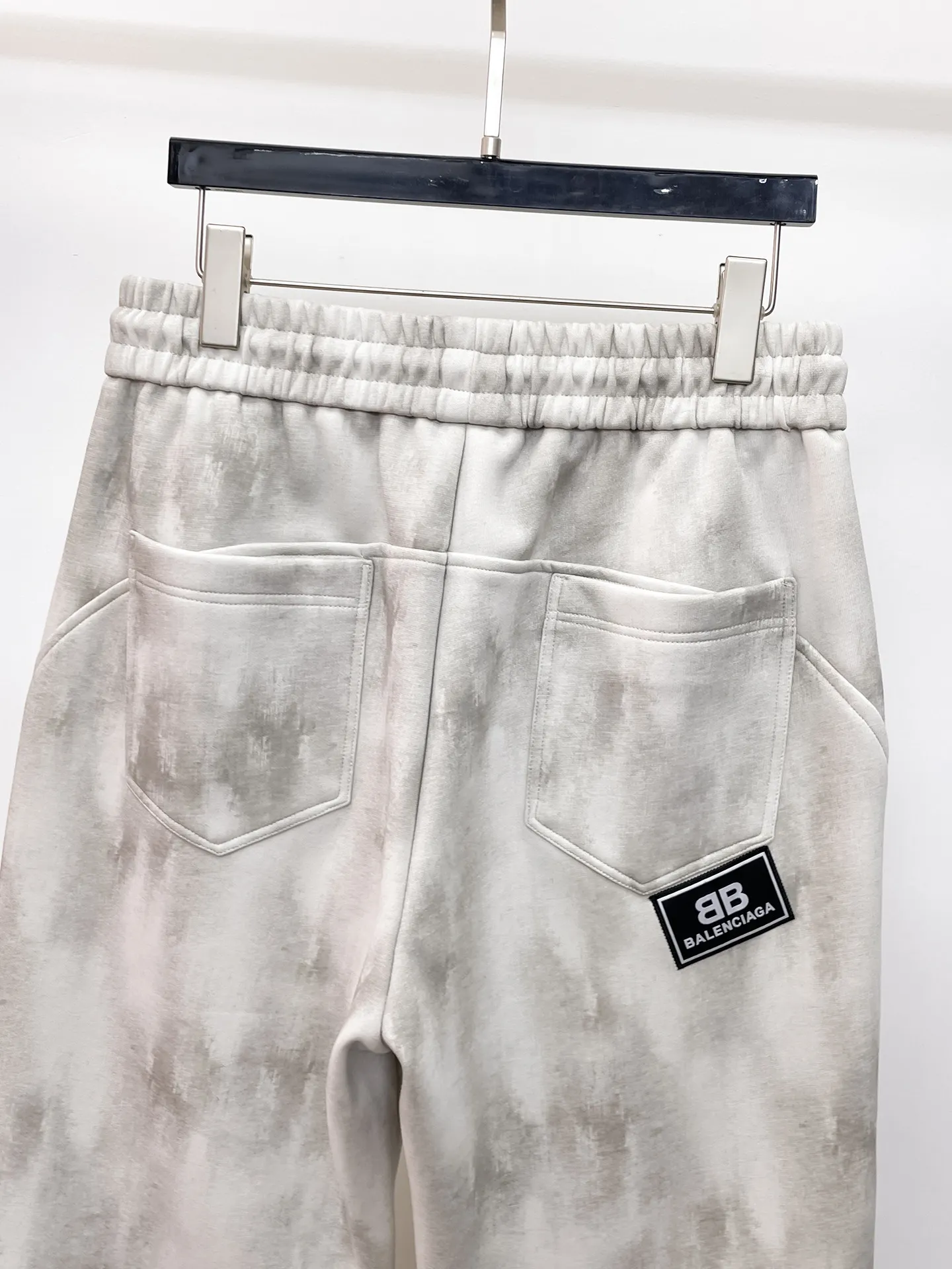 Balenciaga 🆕2026 Autumn and Winter New Arrival Casual Pants! The official website will be released simultaneously. Brand Classic LOGO casual pants, customized fabrics, excellent comfort and strong touch. Highly recognisable, perfect appearance and craftsmanship. Size:M-3XL